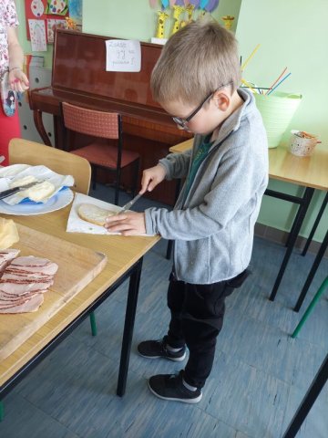 b_1024_768_0_00_images_2022_2023_Swietlica_Kanapki_343312111_178821261740966_4456220380297489401_n